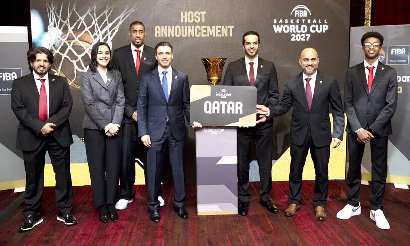 മ​നി​ല​യി​ൽ ന​ട​ന്ന ഫി​ബ സെ​ൻ​ട്ര​ൽ ബോ​ർ​ഡ് യോ​ഗ​ത്തി​ൽ ലോ​ക​ക​പ്പ് വേ​ദി സ്വ​ന്ത​മാ​ക്കി​യ ഖ​ത്ത​ർ ബാ​സ്ക​റ്റ്ബാ​ൾ ഫെ​ഡ​റേ​ഷ​ൻ സം​ഘം ആ​തി​ഥേ​യ​ത്വം സ്വീ​ക​രി​ക്കു​ന്നു