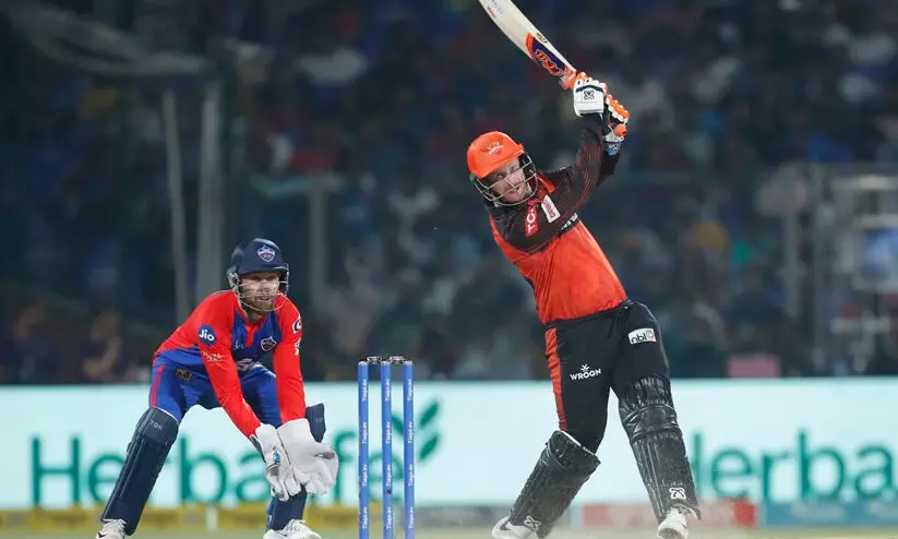 അഭിഷേക് ശർമക്കും (67) ക്ലാസനും (53*) അർധ സെഞ്ച്വറി; ഹൈദരാബാദിനെതിരെ ഡൽഹിക്ക് 198 റൺസ് വിജയ ലക്ഷ്യം അഭിഷേക് ശർമക്കും (67) ക്ലാസനും (53*) അർധ സെഞ്ച്വറി; ഹൈദരാബാദിനെതിരെ ഡൽഹിക്ക് 198 റൺസ് വിജയ ലക്ഷ്യം