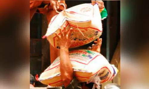 പുതിയ വേഷം, കയറ്റിറക്കിന്​ യന്ത്രങ്ങൾ, കൂലി അക്കൗണ്ടിൽ; ചുമട്ടുതൊഴിലാളി ന്യൂജനാകും