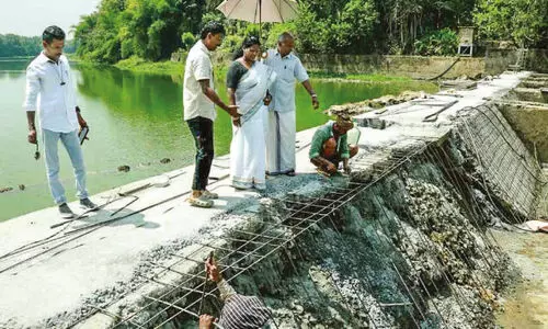 ത​ട​യ​ണ​യു​ടെ ചോ​ർ​ച്ച അ​ട​ക്ക​ൽ: എം.​എ​ൽ.​എ സ​ന്ദ​ർ​ശി​ച്ചു