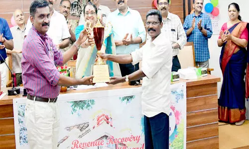 മികച്ച ജീ​വ​ന​ക്കാ​രെ ആ​ദ​രി​ച്ചുച; റവന്യൂ റിക്കവറിയിൽ റെക്കോഡ് നേട്ടവുമായി കോട്ടയം ജില്ല