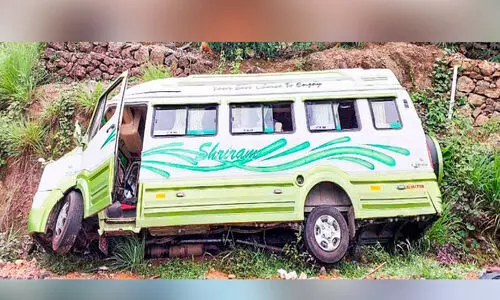 വീതിക്കുറവും കൊടുംവളവും; അപകടം പതിവ്