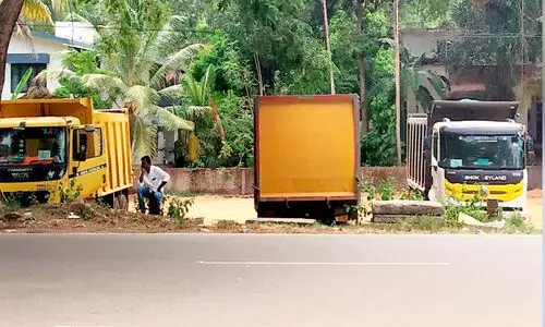 അവധി ദിവസങ്ങൾ മുതലെടുത്ത്​ വ്യാപക മണ്ണുകടത്ത്​, വയൽനികത്തൽ