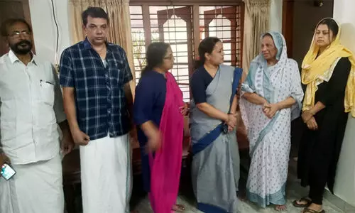 മാമുക്കോയയുടെ വീട് വീണ ജോര്‍ജ് സന്ദര്‍ശിച്ചു