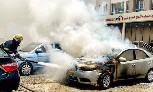 തെ​ക്ക​ൻ അ​ൽ-​സും​ഹാ​ൻ ഏ​രി​യ​യി​ൽ വാ​ഹ​ന​ത്തി​ന്​ തീ​പി​ടി​ച്ചു