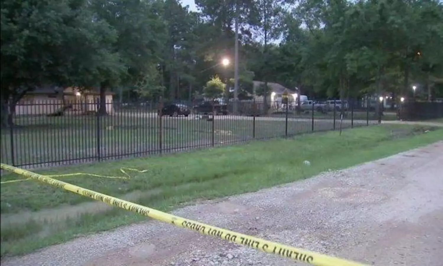 വെടിവെപ്പ് പരിശീലനം നിർത്താൻ ആവശ്യപ്പെട്ടതിന് അയൽവീട്ടിലെ പിഞ്ചുകുട്ടിയടക്കം അഞ്ചുപേരെ വെടിവെച്ചുകൊന്നു