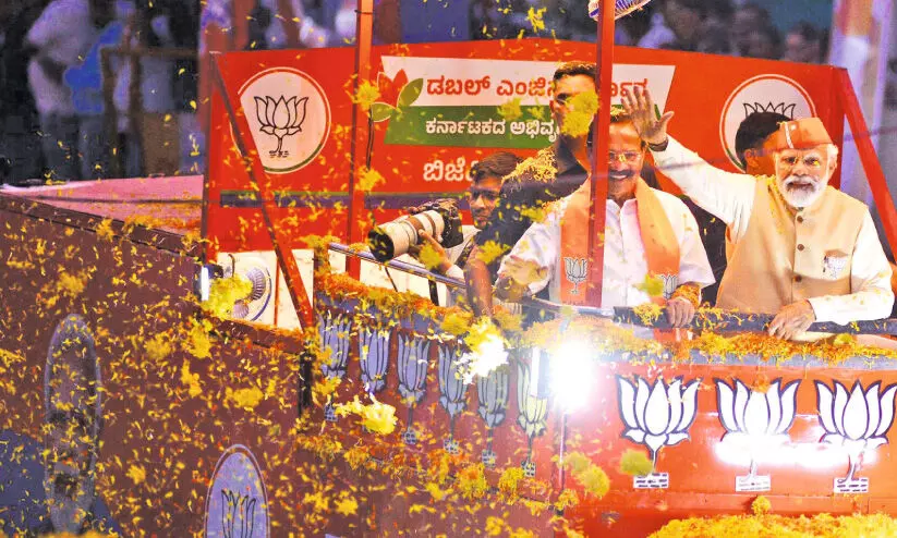 ‘വിഷപ്പാമ്പി’ൽ പിടിച്ചുകയറി മോദി ‘വിഷപ്പാമ്പി’ൽ പിടിച്ചുകയറി മോദി