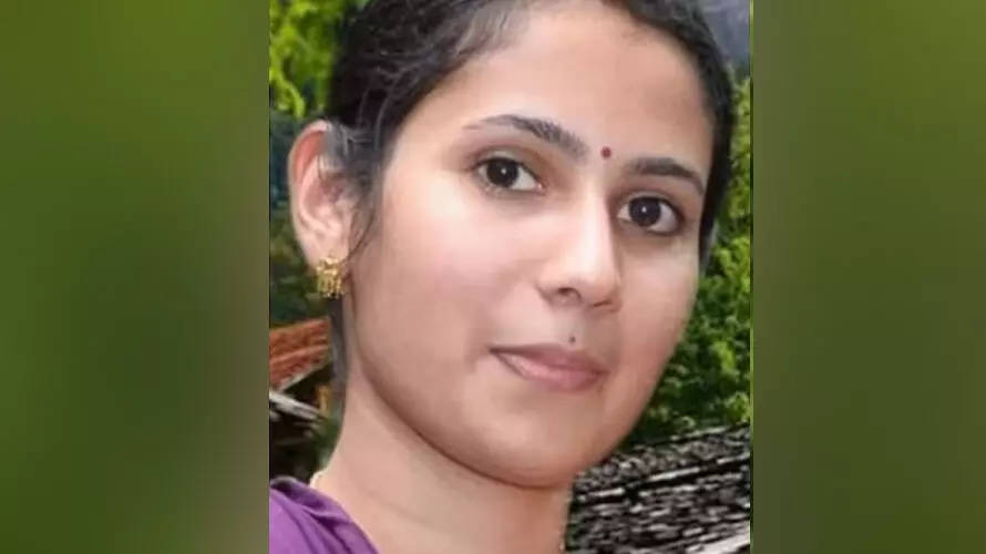 ജോലി കഴിഞ്ഞ് മടങ്ങവേ കാറിടിച്ച് നഴ്സ് മരിച്ചു ജോലി കഴിഞ്ഞ് മടങ്ങവേ കാറിടിച്ച് നഴ്സ് മരിച്ചു