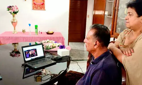 പാ​യ്​​വ​ഞ്ചി ഫ്ര​ഞ്ച് തീ​ര​ത്ത്; ക​ണ്ട​നാ​ട്ടെ വീ​ട്ടി​ൽ ആ​ഹ്ലാ​ദം