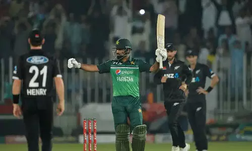 ന്യൂസിലൻഡിന്റെ കൂറ്റൻ സ്കോർ മറികടന്ന് പാക് ജയം