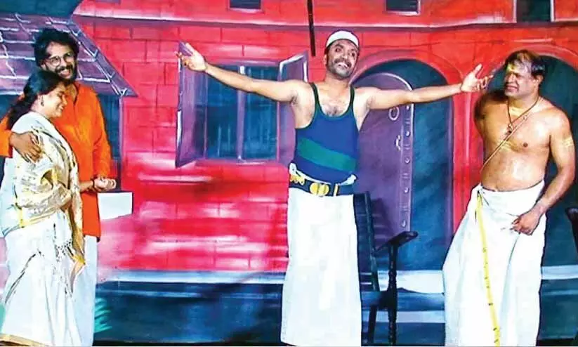 കാഴ്ചക്കാരുടെ മനംകവർന്ന് ‘ഇവിടം സ്വർഗം’ നാടകം കാഴ്ചക്കാരുടെ മനംകവർന്ന് ‘ഇവിടം സ്വർഗം’ നാടകം