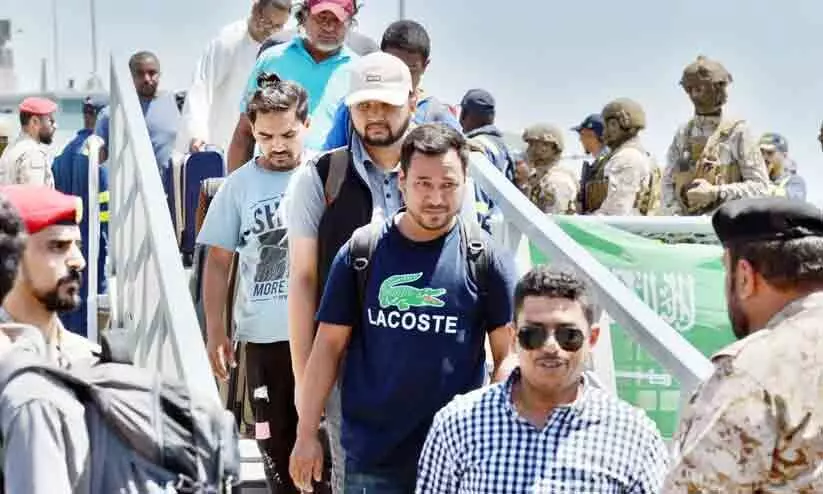 സൗദി ദൗത്യം: സുഡാനിൽനിന്ന് രക്ഷപ്പെടുത്തിയവരുടെ എണ്ണം 5197 ആയി സൗദി ദൗത്യം: സുഡാനിൽനിന്ന് രക്ഷപ്പെടുത്തിയവരുടെ എണ്ണം 5197 ആയി