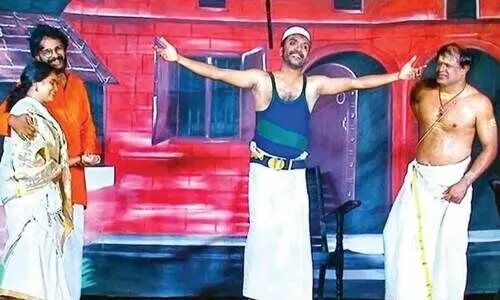 കാഴ്ചക്കാരുടെ മനംകവർന്ന് ‘ഇവിടം സ്വർഗം’ നാടകം