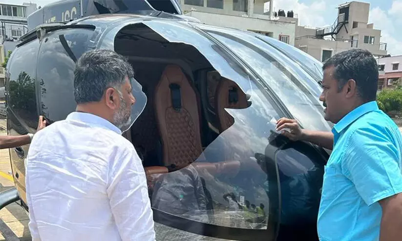 പക്ഷിയിടിച്ച് ചില്ല് തകർന്നു; ഡി.കെ ശിവകുമാർ സഞ്ചരിച്ച ഹെലികോപ്റ്റർ അടിയന്തരമായി ഇറക്കി