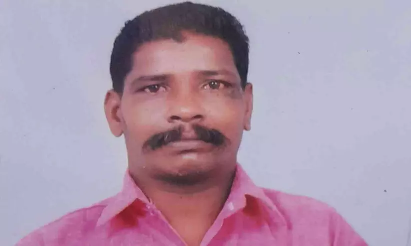 പാടത്ത് പോത്തിനെ കെട്ടാൻ പോയ യുവാവ് ഷോക്കേറ്റ് മരിച്ച നിലയിൽ പാടത്ത് പോത്തിനെ കെട്ടാൻ പോയ യുവാവ് ഷോക്കേറ്റ് മരിച്ച നിലയിൽ