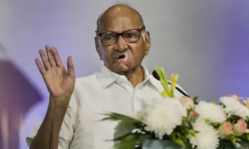 എം.എൽ.എമാർ ബി.ജെ.പിയിലായതിനാലാണ് പവാർ രാജിവെച്ചതെന്ന് സാമ്ന