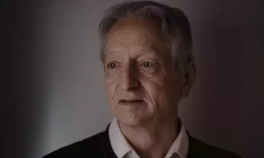 ‘മാനവരാശിയെ തന്നെ നിർമിത ബുദ്ധി ഇല്ലാതാക്കിയേക്കും’- മുന്നറിയിപ്പുമായി ഗൂഗ്ൾ വിട്ട ജൊഫ്രി ഹിന്റൺ