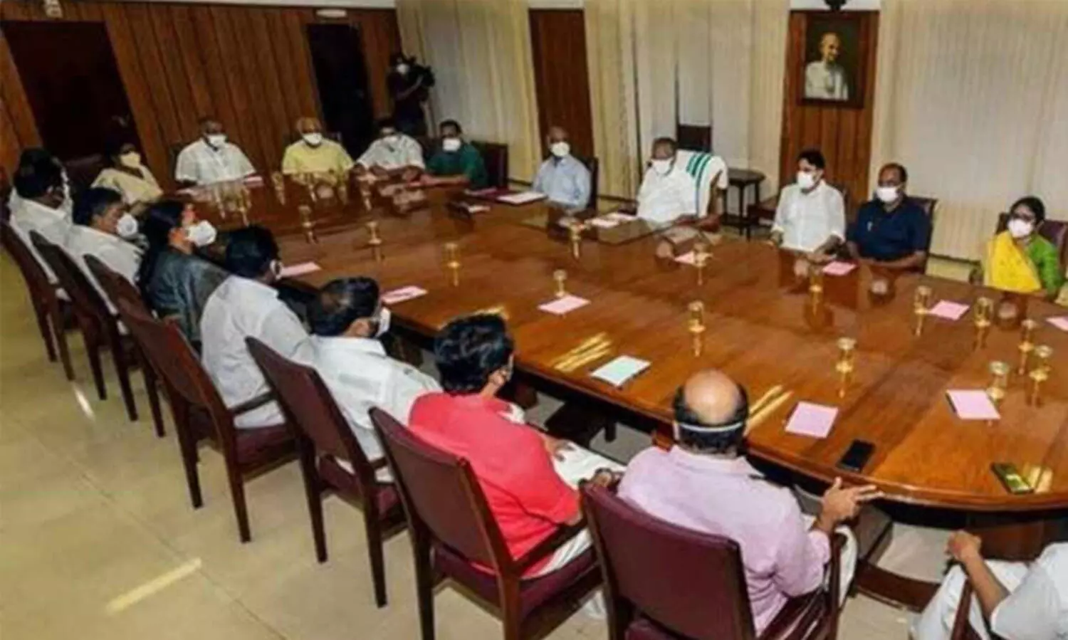 പൊതു പദ്ധതികൾക്ക് ഭൂമി കൈമാറുമ്പോൾ മുദ്ര വിലയിലും രജിസ്ട്രേഷൻ ഫീസിലും ഇളവ്