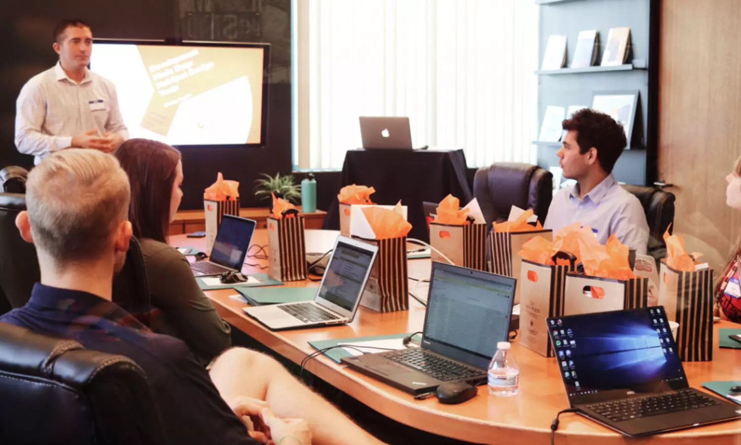 ഇന്ത്യയിൽ സാധാരണ തൊഴിലാളികളുടെ വേതനം ഇടിഞ്ഞപ്പോൾ എക്സിക്യൂട്ടീവ് ജീവനക്കാരുടേത് ഒമ്പത് ശതമാനം വർധിച്ചു