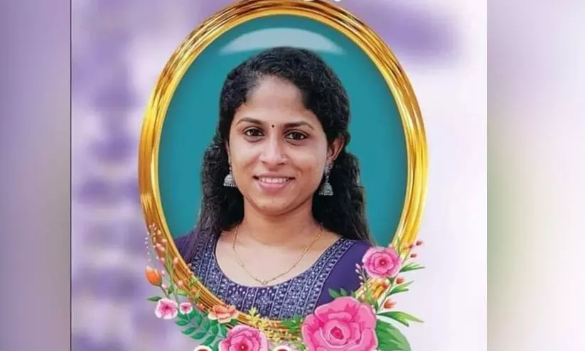 സൈബർ ആക്രമണത്തിൽ മനംനൊന്ത് യുവതി ജീവനൊടുക്കി സൈബർ ആക്രമണത്തിൽ മനംനൊന്ത് യുവതി ജീവനൊടുക്കി