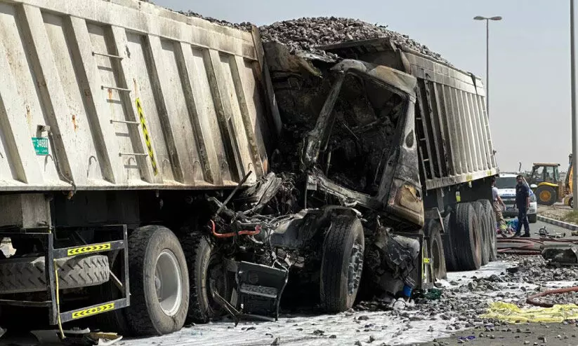 റാസല്ഖൈമയില് ട്രക്കുകള് കൂട്ടിയിടിച്ച് അഗ്നിക്കിരയായി; ഒരു മരണം റാസല്ഖൈമയില് ട്രക്കുകള് കൂട്ടിയിടിച്ച് അഗ്നിക്കിരയായി; ഒരു മരണം
