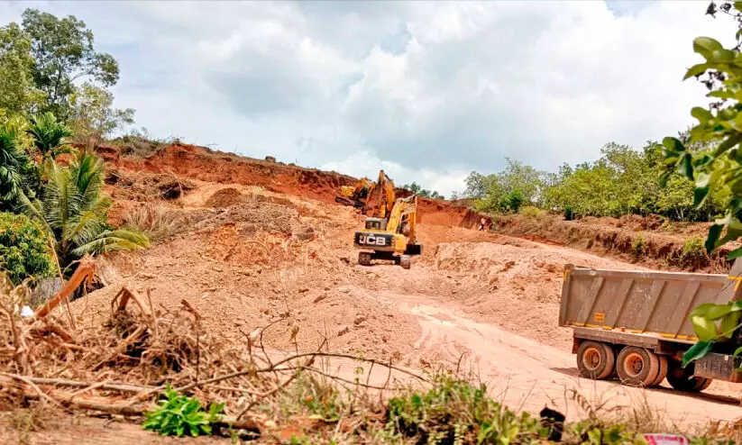 കൂളിക്കുന്ന് ഓർമയിലേക്ക്... അനുവദിക്കില്ലെന്ന് നാട്