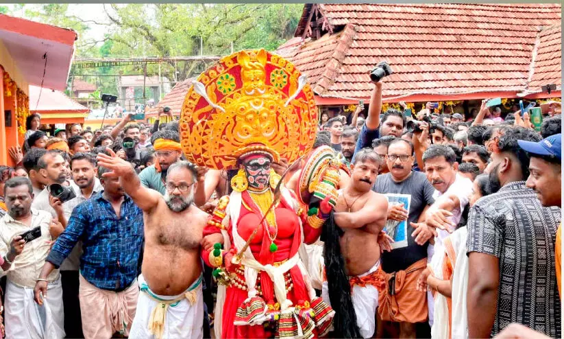 കാട്ടകാമ്പാൽ പൂരം സ​മാ​പി​ച്ചു