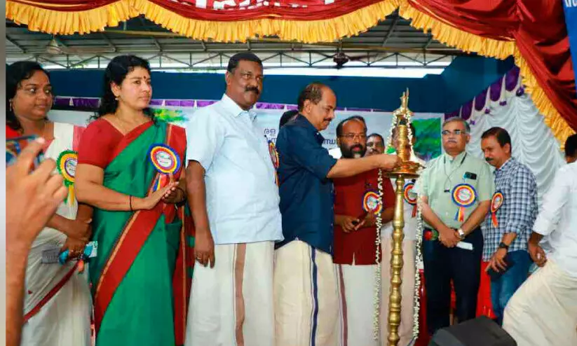 ആ​ദ്യ​ ഗ്രാ​മ​ഭ​വ​ൻ ആ​ര്യ​നാ​ട് പ​ഞ്ചാ​യ​ത്തി​ൽ