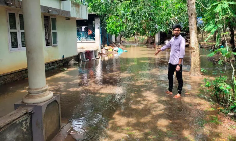 മുന്നൊരുക്കമില്ലാതെ കനാൽ തുറന്നു; കുന്നത്തൂർ നിവാസികൾ ദുരിതത്തിൽ