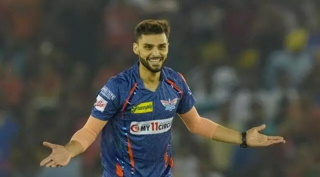 ഐ.പി.എൽ കളിക്കാനാണ് വന്നത്; അപമാനിക്കപ്പെടാനല്ല, കോഹ്ലിയുമായുള്ള വാക്കുതർക്കത്തിന് പിന്നാലെ നവീൻ ഉൾ ഹഖ് ഐ.പി.എൽ കളിക്കാനാണ് വന്നത്; അപമാനിക്കപ്പെടാനല്ല, കോഹ്ലിയുമായുള്ള വാക്കുതർക്കത്തിന് പിന്നാലെ നവീൻ ഉൾ ഹഖ്