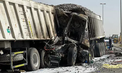 റാസല്‍ഖൈമയില്‍ ട്രക്കുകള്‍ കൂട്ടിയിടിച്ച് അഗ്നിക്കിരയായി; ഒരു മരണം