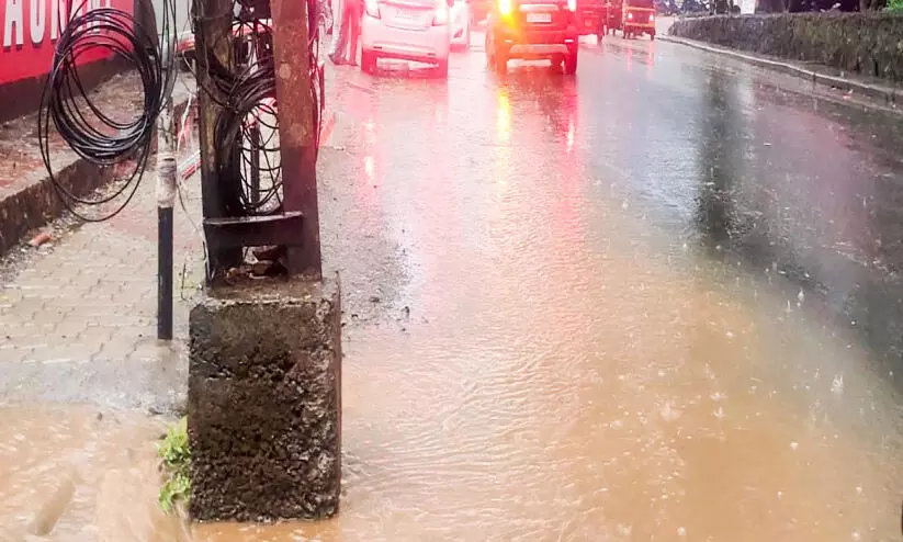 പൊതുമരാമത്ത് വകുപ്പിന്‍റെ അനാസ്ഥ മഴ പെയ്താൽ ഹൈവേയിൽ വെള്ളക്കെട്ട്