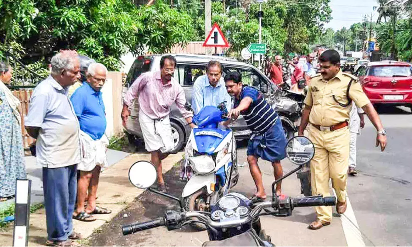 റോഡറിഞ്ഞ് വാഹനം ഓടിക്കണം; അപകടമൊഴിയാതെ എം.സി റോഡ്