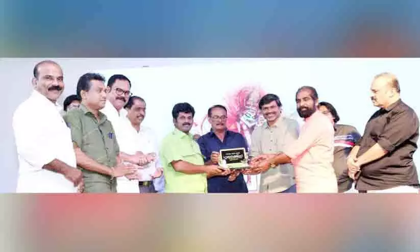 പുരസ്കാരത്തുക പഠനസഹായത്തിന് ; മാതൃകയായി ബിനു കെ. സാം പുരസ്കാരത്തുക പഠനസഹായത്തിന് ; മാതൃകയായി ബിനു കെ. സാം