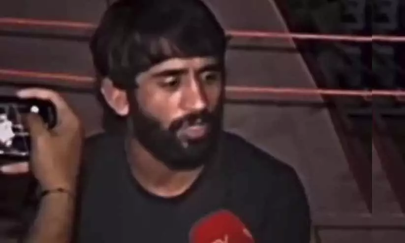 പെങ്ങന്മാരും പെൺമക്കളും സുരക്ഷിതരല്ലാത്ത ഇവിടെ ഈ മെഡലെന്തിന് ഞങ്ങൾക്ക്? അത്രയേറെ അപമാനിക്കപ്പെട്ടിരിക്കുന്നു -ശബ്ദമിടറി ബജ്‌റങ് പുനിയ