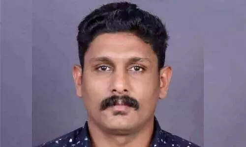 കാർ സ്‌കൂട്ടറിൽ ഇടിച്ച് യുവാവ് മരിച്ചു