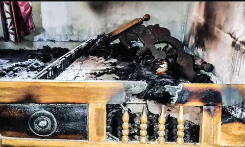 മി​ന്ന​ലി​ൽ വീ​ട് ഭാ​ഗി​ക​മാ​യി ത​ക​ർ​ന്നു