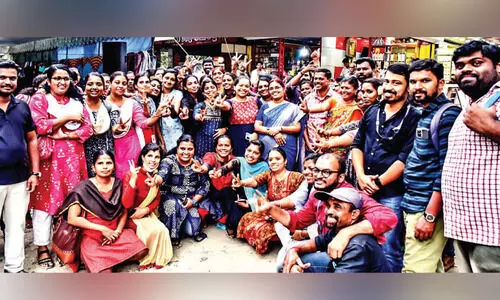 കു​ടും​ബ​ശ്രീ​ക്ക് 25; ത​ല​യെ​ടു​പ്പോ​ടെ  പെ​ൺ​പ​ട