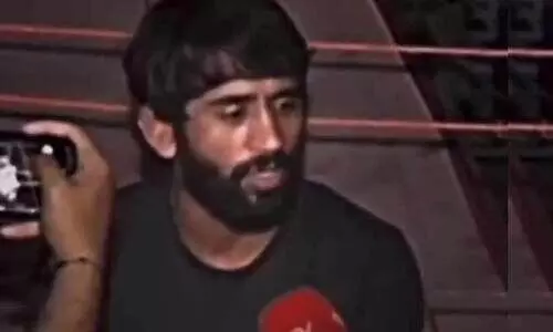 പെങ്ങന്മാരും പെൺമക്കളും സുരക്ഷിതരല്ലാത്ത ഇവിടെ ഈ മെഡലെന്തിന് ഞങ്ങൾക്ക്? അത്രയേറെ അപമാനിക്കപ്പെട്ടിരിക്കുന്നു -ശബ്ദമിടറി ബജ്‌റങ് പുനിയ