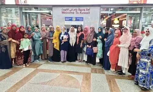 വ​നി​ത​സ​മ്മേ​ള​ന​ത്തി​ൽ പ​ങ്കെ​ടു​ക്കാ​ൻ എത്തിയവർക്ക് സ്വീ​ക​ര​ണം