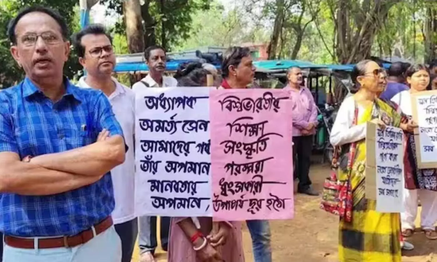 A group of civil society members and local people protesting outside Sens residence in Shantiniketan.