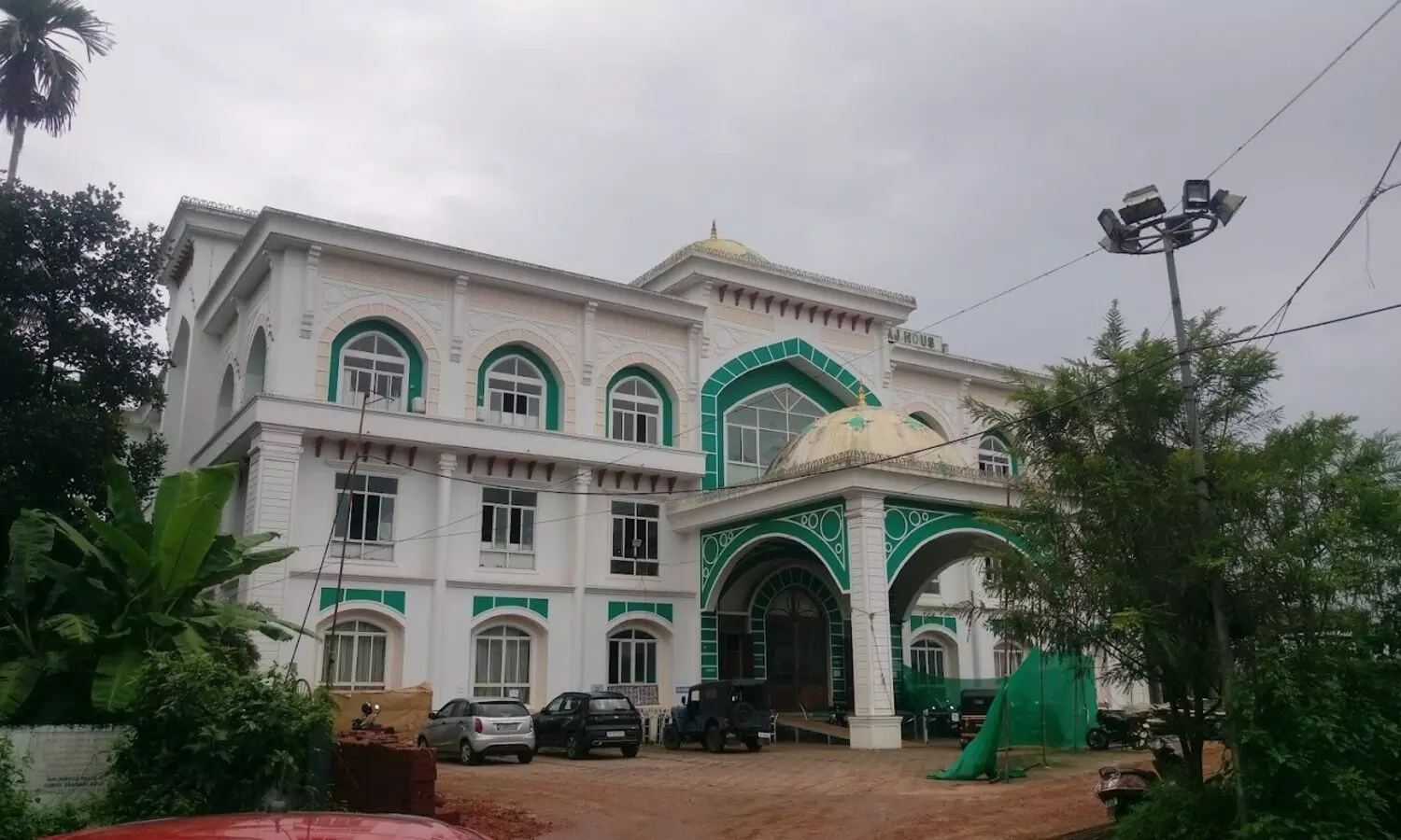 ഹജ്ജ്: സ​മി​തി രൂ​പ​വ​ത്ക​ര​ണ​ത്തി​ല്‍ വി​മ​ർ​ശ​നം