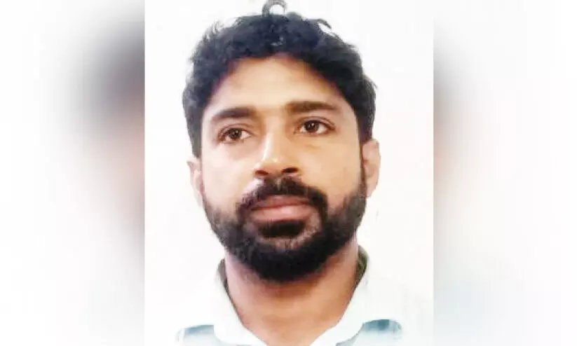 രേഖകളില്ലാത്ത 26.53 ലക്ഷം രൂപയുമായി ബൈക്ക് യാത്രികൻ പിടിയിൽ രേഖകളില്ലാത്ത 26.53 ലക്ഷം രൂപയുമായി ബൈക്ക് യാത്രികൻ പിടിയിൽ