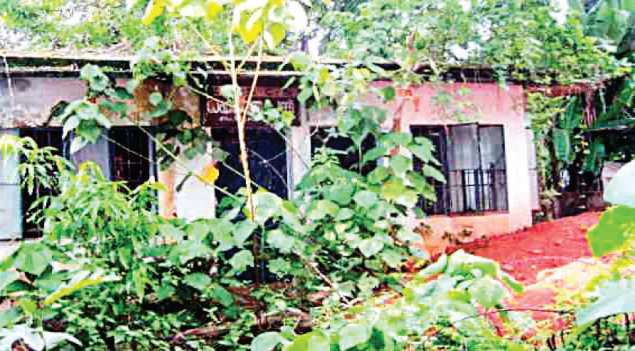 നെയ്ത്ത് സഹകരണ സംഘം കെട്ടിടത്തിന് ശാപമോക്ഷമായില്ല നെയ്ത്ത് സഹകരണ സംഘം കെട്ടിടത്തിന് ശാപമോക്ഷമായില്ല