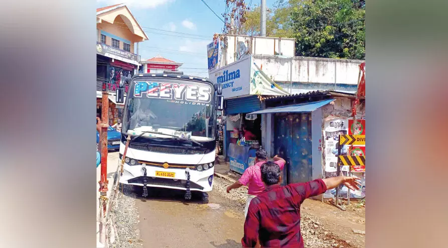 കൈയേറ്റം ഒഴിപ്പിക്കാനായില്ല; പ്രതിഷേധക്കാർ മൗനത്തിൽ കൈയേറ്റം ഒഴിപ്പിക്കാനായില്ല; പ്രതിഷേധക്കാർ മൗനത്തിൽ