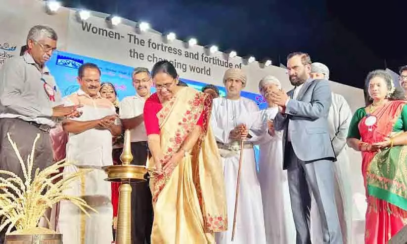 താ​ള​മേ​ളം കൊ​ട്ടി​പ്പാ​ടും നാ​ടി​നാ​ഘോ​ഷം...