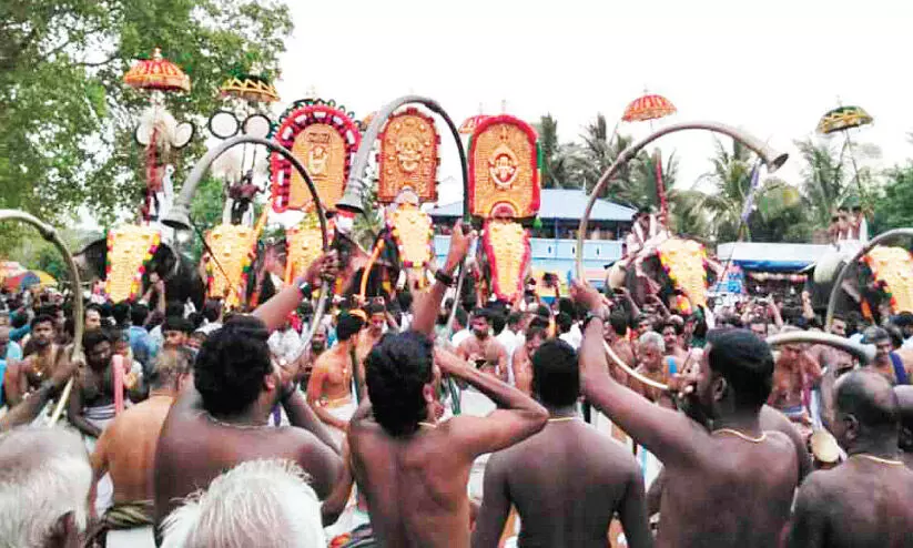 അകലൂർ കൂത്ത് താലപ്പൊലി വർണാഭം