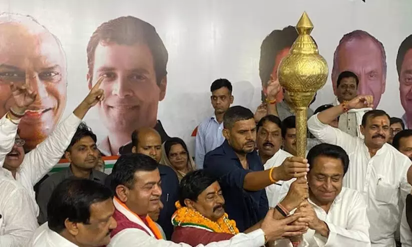 മുൻ മന്ത്രിയും ബി.ജെ.പി നേതാവുമായ ദീപക് ജോഷി കോൺഗ്രസിൽ ചേർന്നു മുൻ മന്ത്രിയും ബി.ജെ.പി നേതാവുമായ ദീപക് ജോഷി കോൺഗ്രസിൽ ചേർന്നു