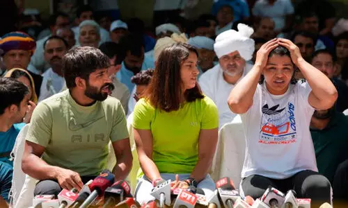 ഗുസ്തി താരങ്ങൾക്ക് പിന്തുണയുമായി ഖാപ് പഞ്ചായത്തുകൾ ഡൽഹിയിലേക്ക് ഗുസ്തി താരങ്ങൾക്ക് പിന്തുണയുമായി ഖാപ് പഞ്ചായത്തുകൾ ഡൽഹിയിലേക്ക്