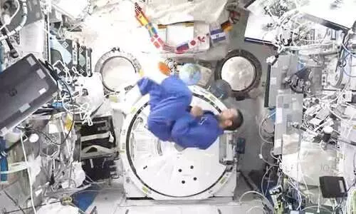 ബ​ഹി​രാ​കാ​ശ​ത്ത്​ ജി​യു ജി​ത്​​സു പ​രി​ശീ​ലി​ച്ച്​ നി​യാ​ദി